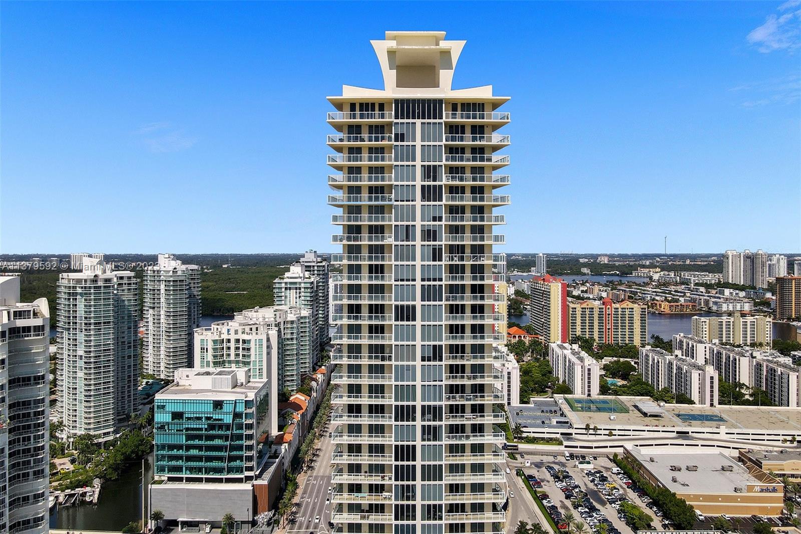 LA PERLA CONDO - Residential Lease