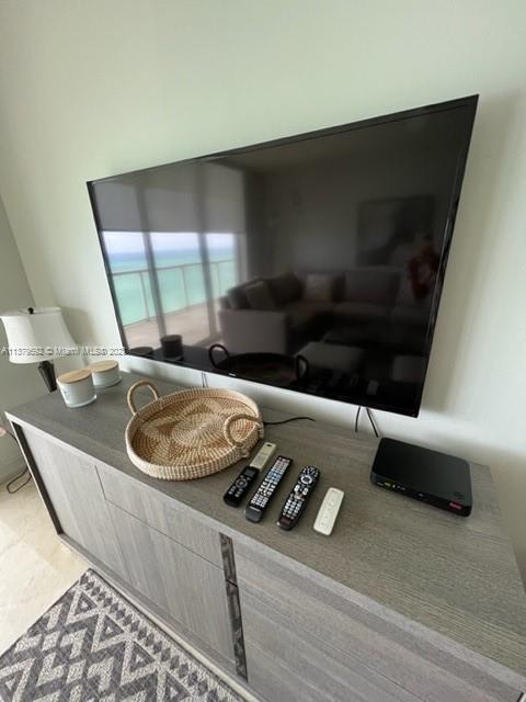 LA PERLA CONDO - Residential Lease