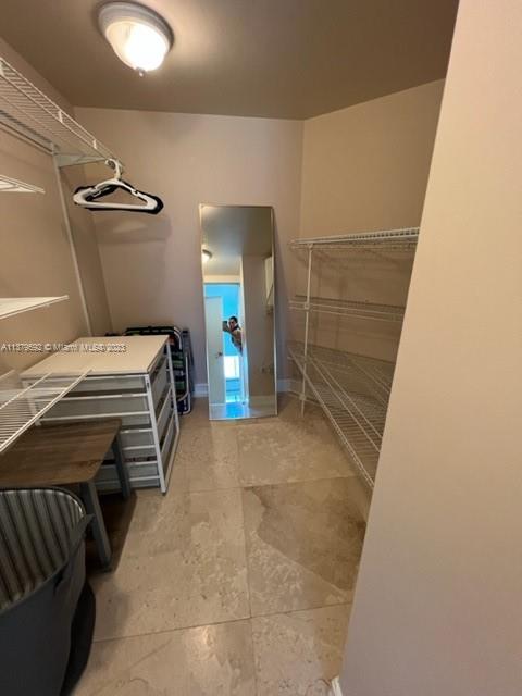 LA PERLA CONDO - Residential Lease