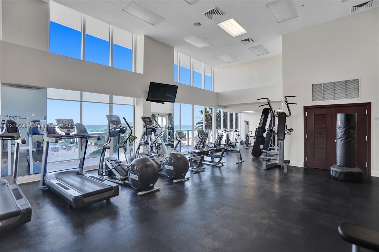 LA PERLA CONDO - Residential Lease