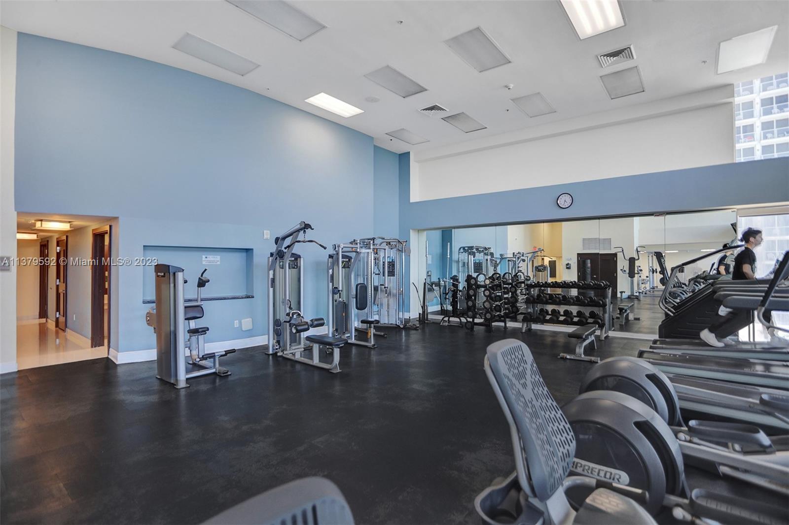 LA PERLA CONDO - Residential Lease