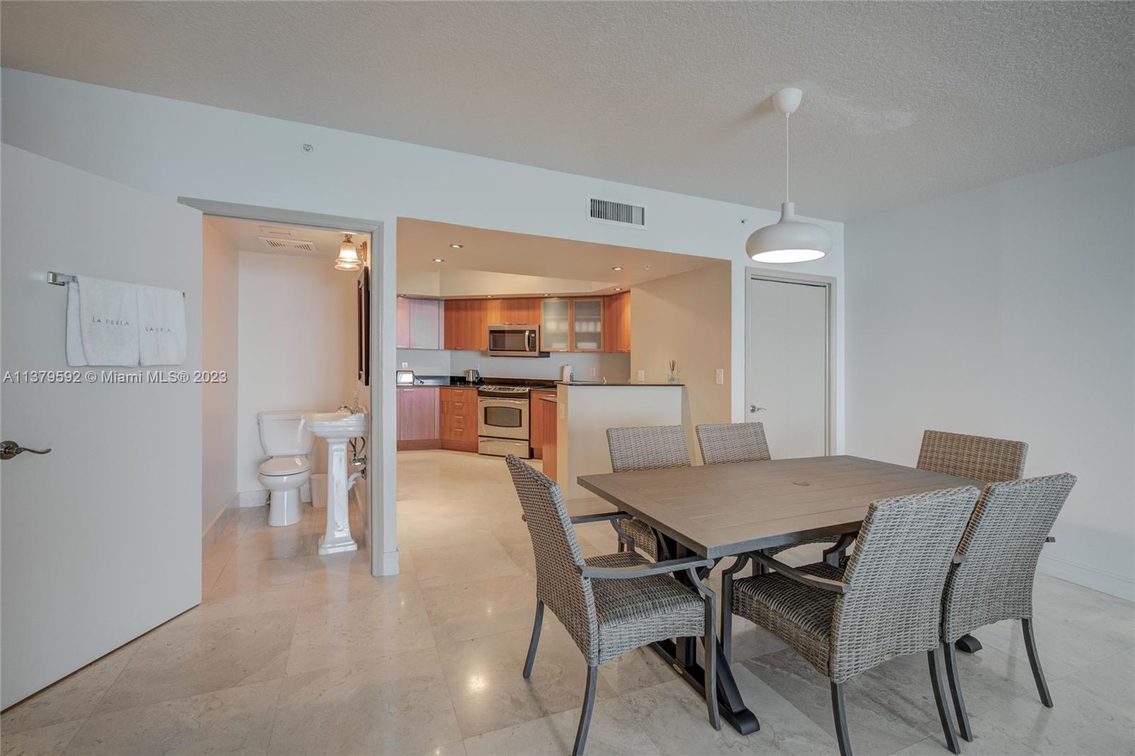 LA PERLA CONDO - Residential Lease