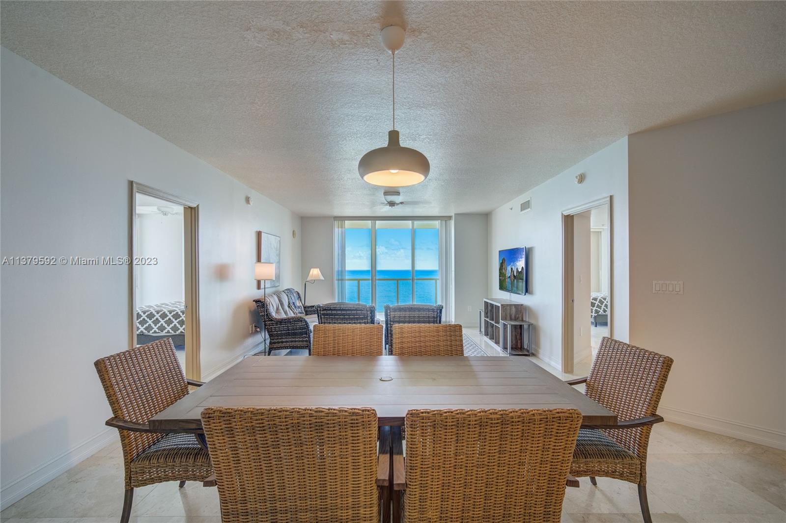 LA PERLA CONDO - Residential Lease