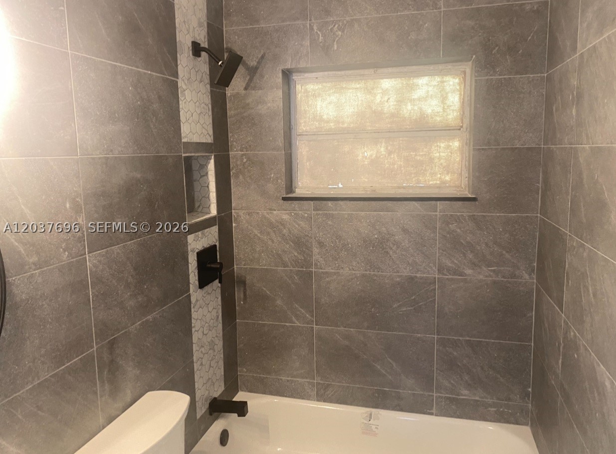 BROADVIEW COUNTRY CLUB ES - Residential
