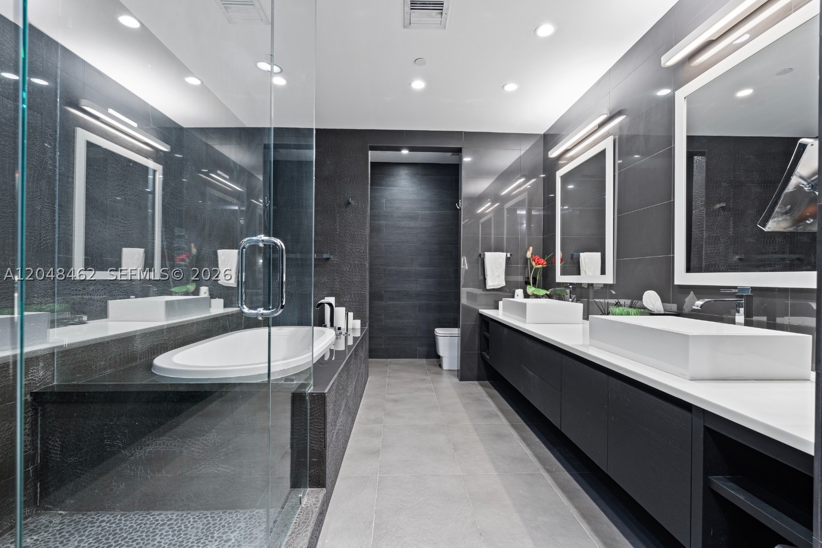 MILLENNIUM TOWER RESIDENCE - Residential
