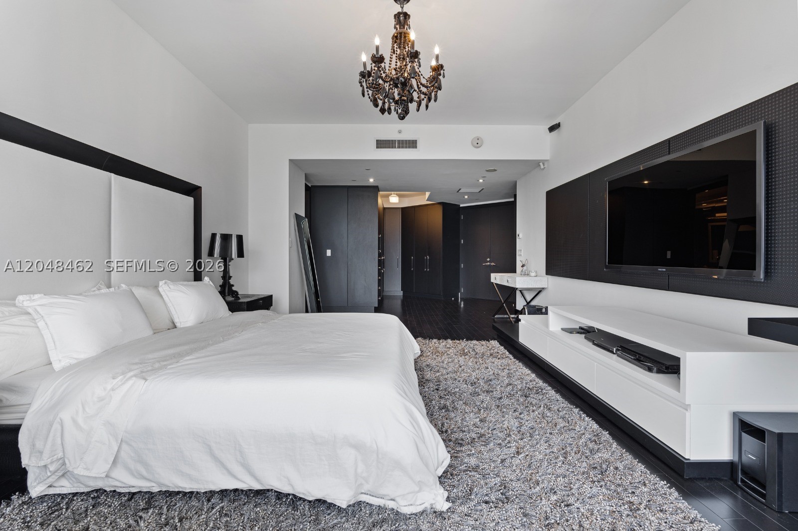 MILLENNIUM TOWER RESIDENCE - Residential