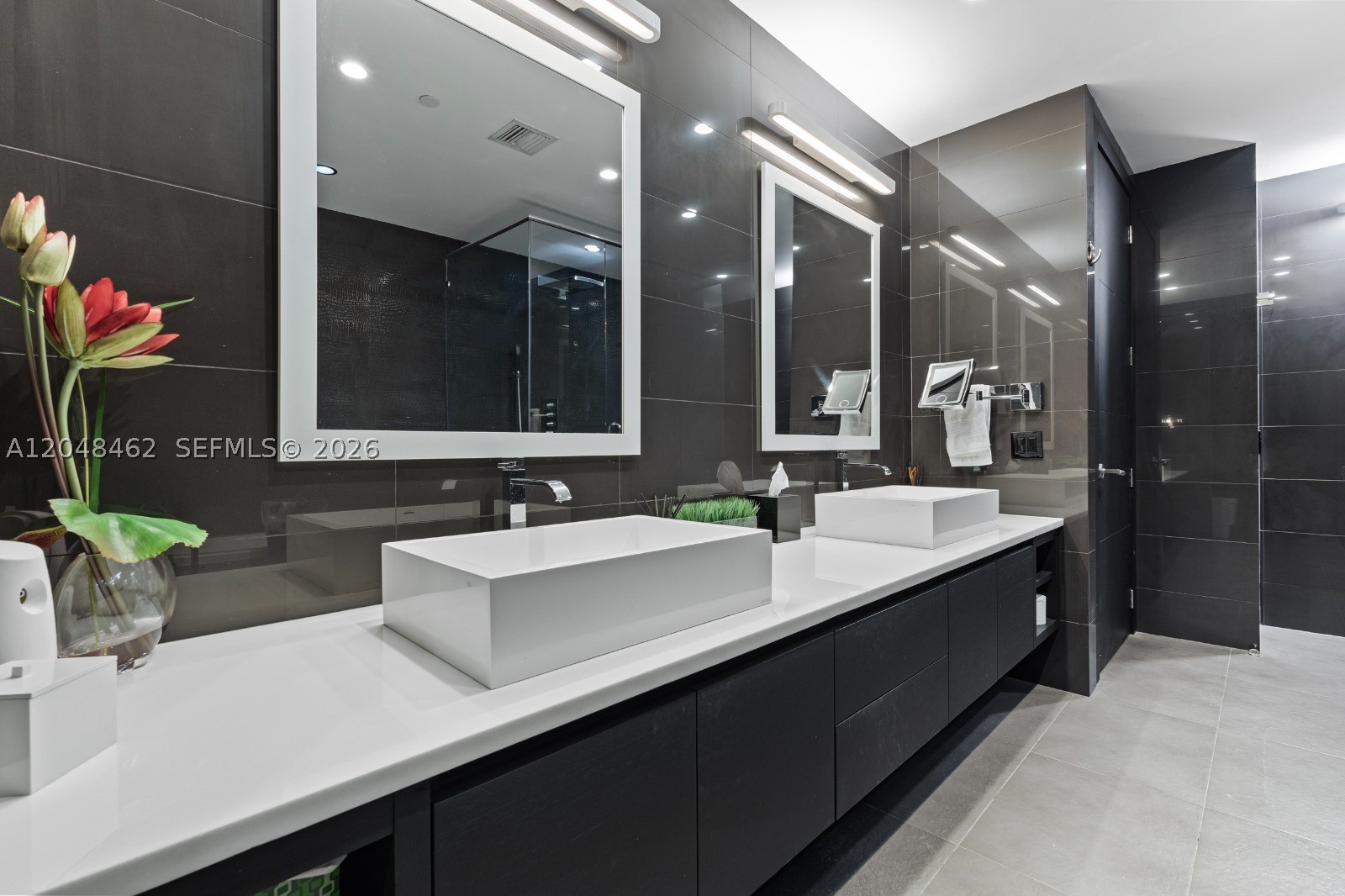 MILLENNIUM TOWER RESIDENCE - Residential
