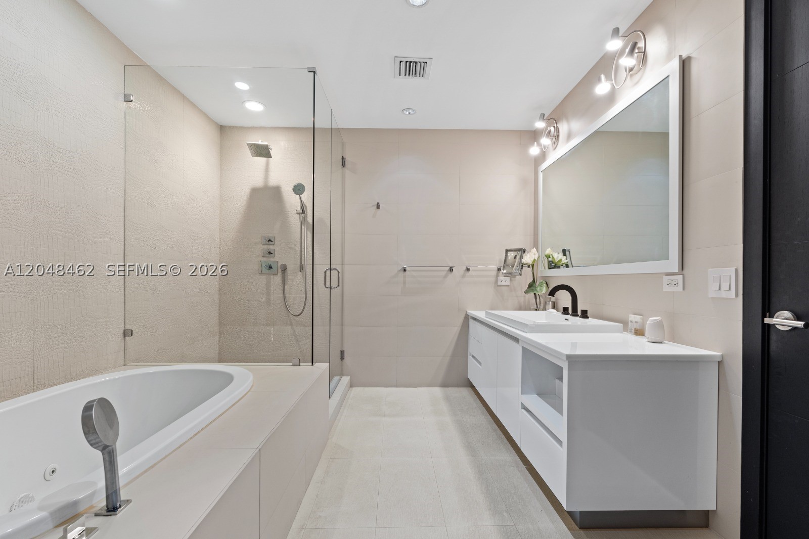 MILLENNIUM TOWER RESIDENCE - Residential
