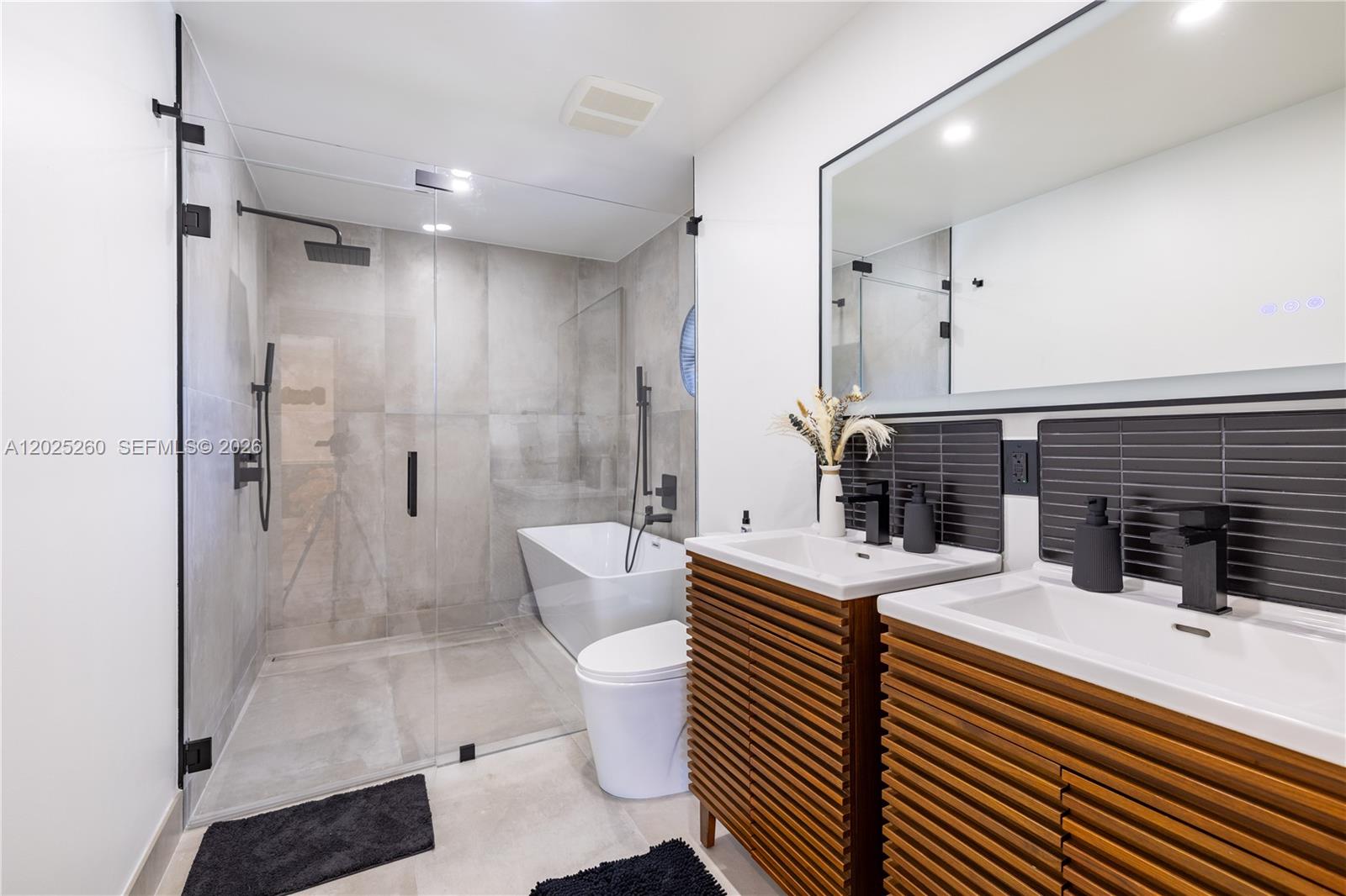 CANYON LAKES 6 - Residential Lease
