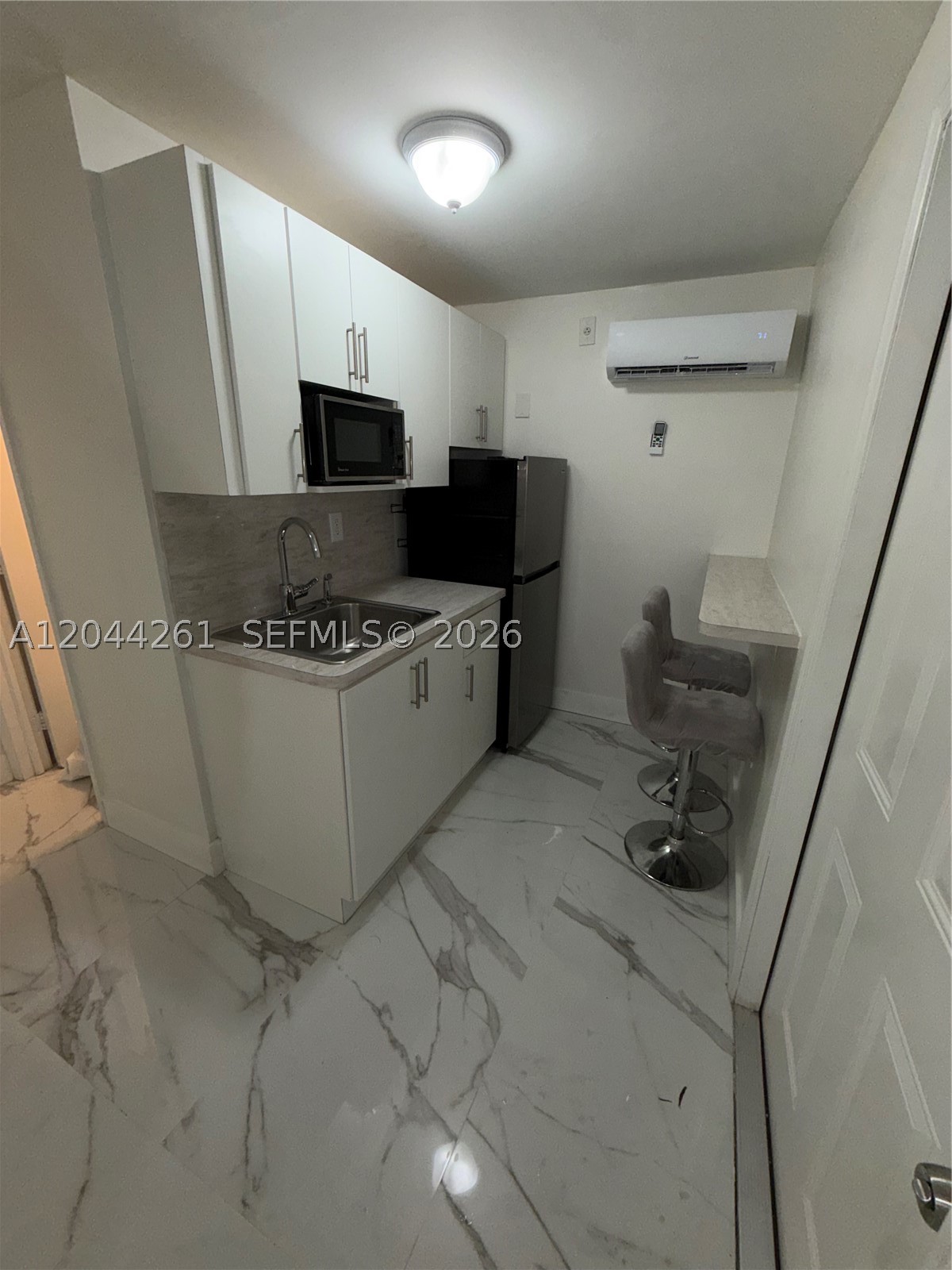 Well-maintained and private efficiency available for immediate occupancy. This unit offers a comfortable living space with a private entrance, kitchenette, full bathroom, and a functional layout perfect for one or two occupants. Conveniently located near major highways, shopping, restaurants, schools, and public transportation. Rent includes water, electricity, and wifi.