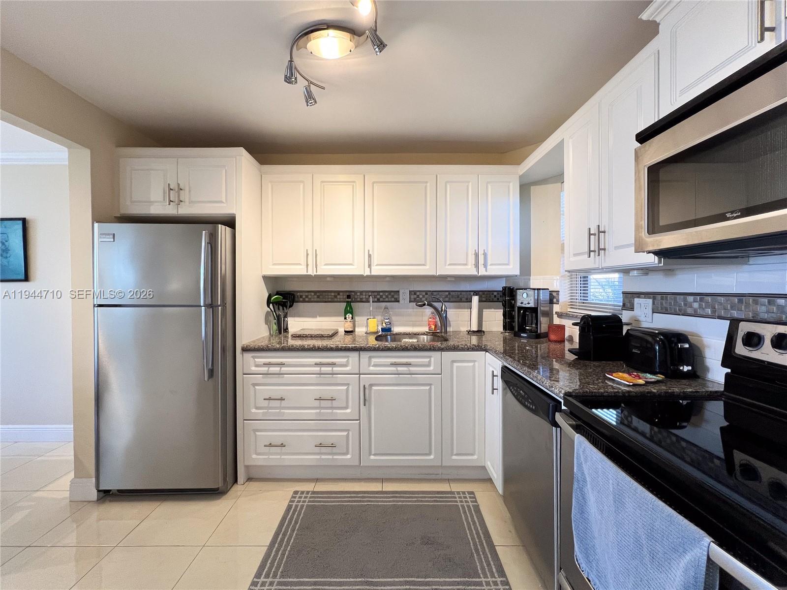 HOLLYBROOK GOLF AND - Residential