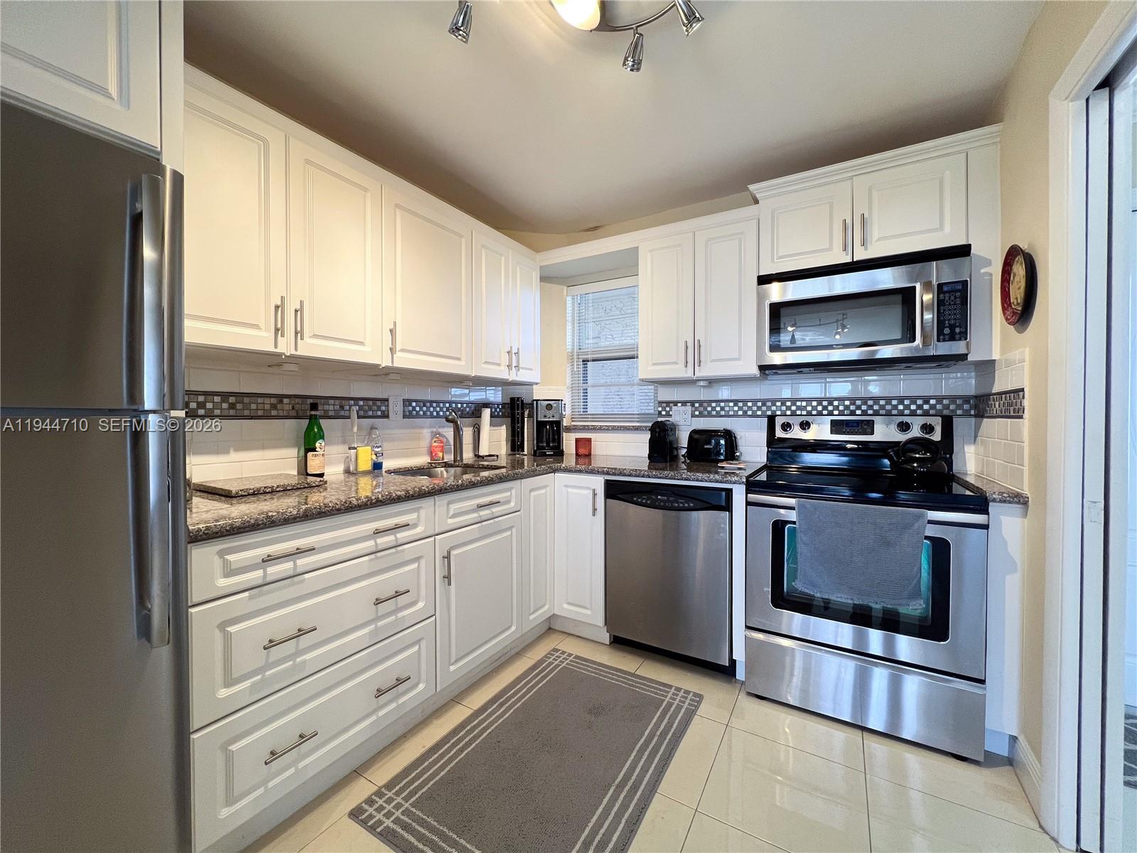 HOLLYBROOK GOLF AND - Residential