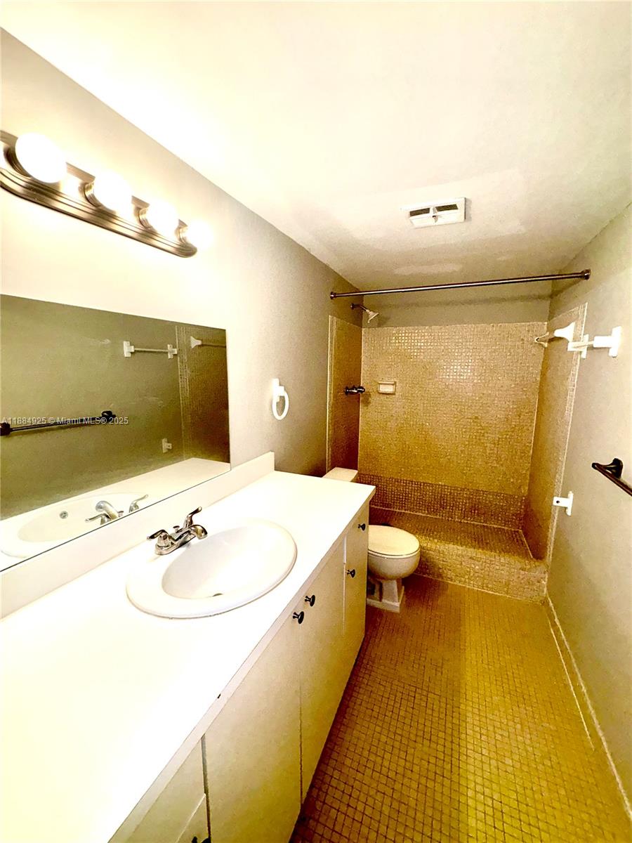 TALLWOOD WEST CONDO - Residential Lease