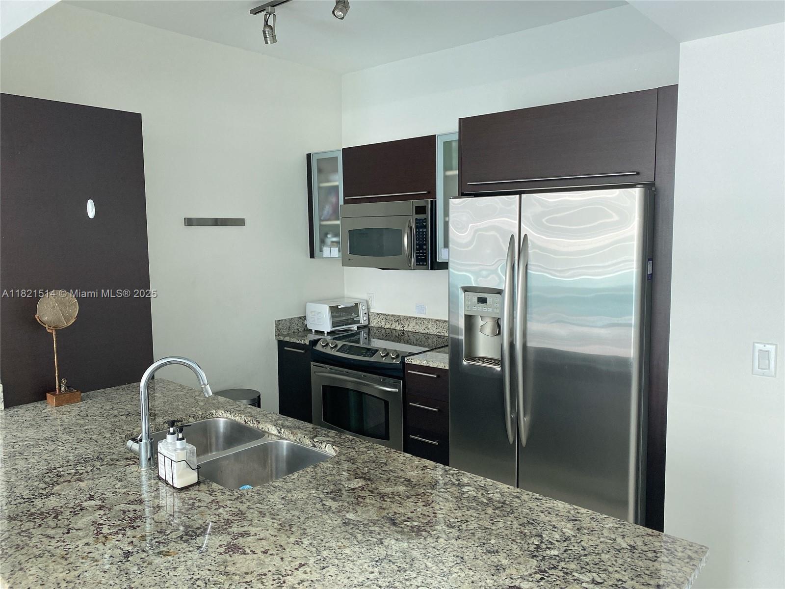 THE PLAZA 851 BRICKELL CO - Residential Lease