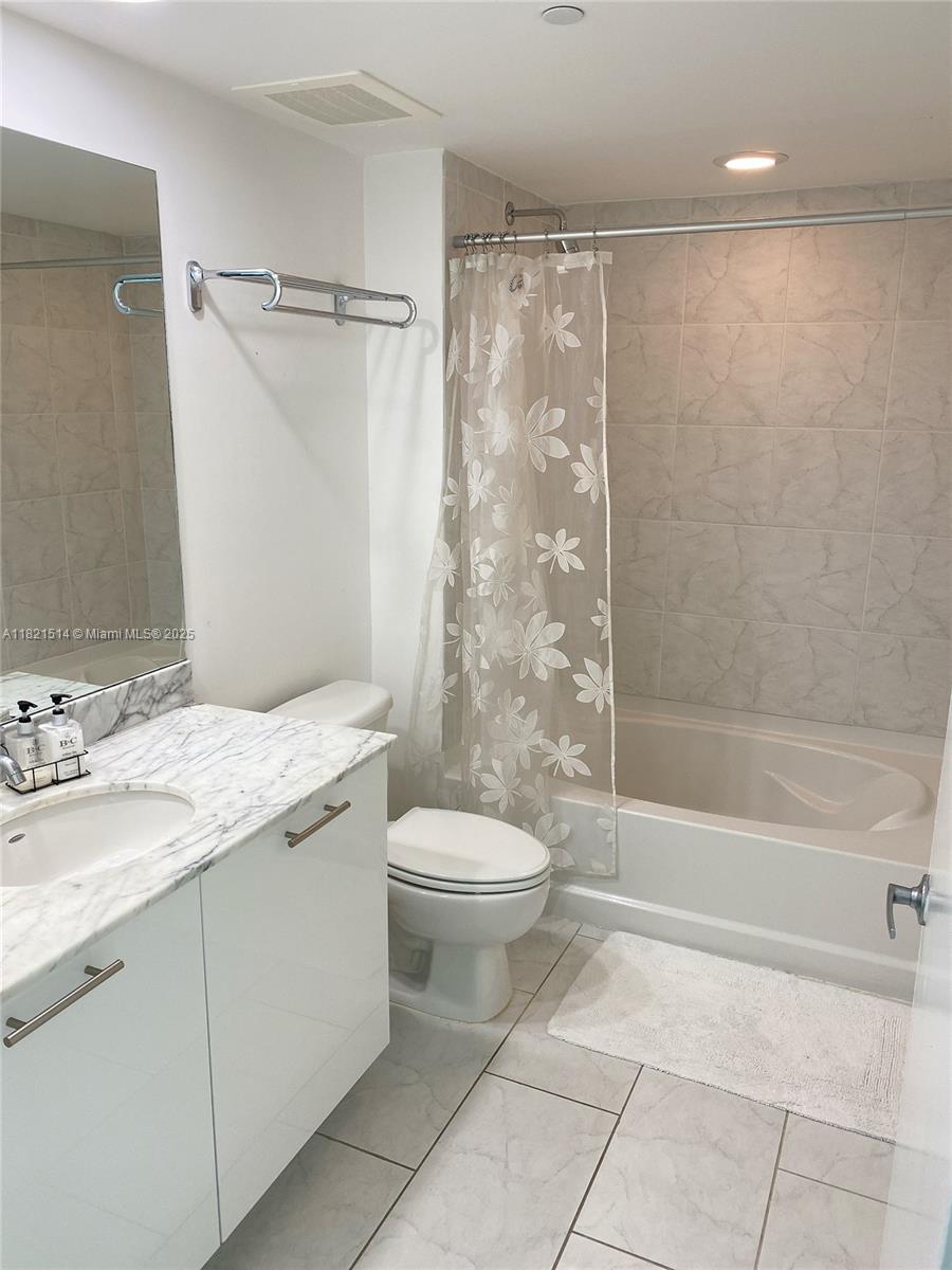 THE PLAZA 851 BRICKELL CO - Residential Lease