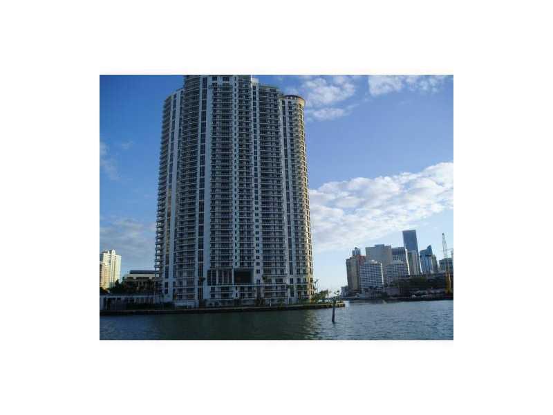 Beautiful 22nd floor unit, offering 3 bedrooms & 2.1 bathrooms, washer & dryer, marble floors throughout, amazing intracoastal and city views. Building features great amenities indoor racquetball, tennis court, gym, pool, party room, business center and m uch more. It won't last!!!
