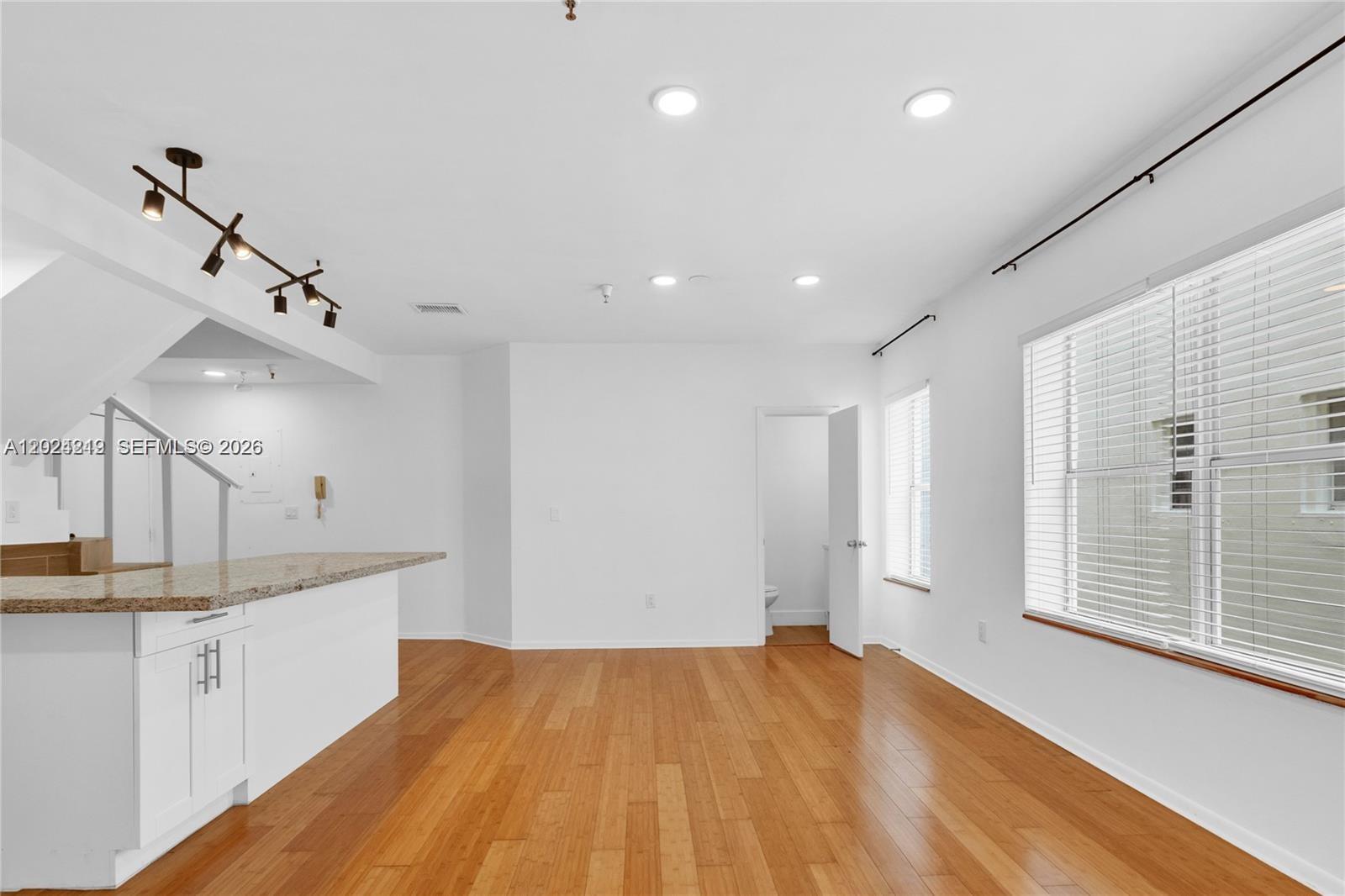 BRISTOL CONDO - Residential