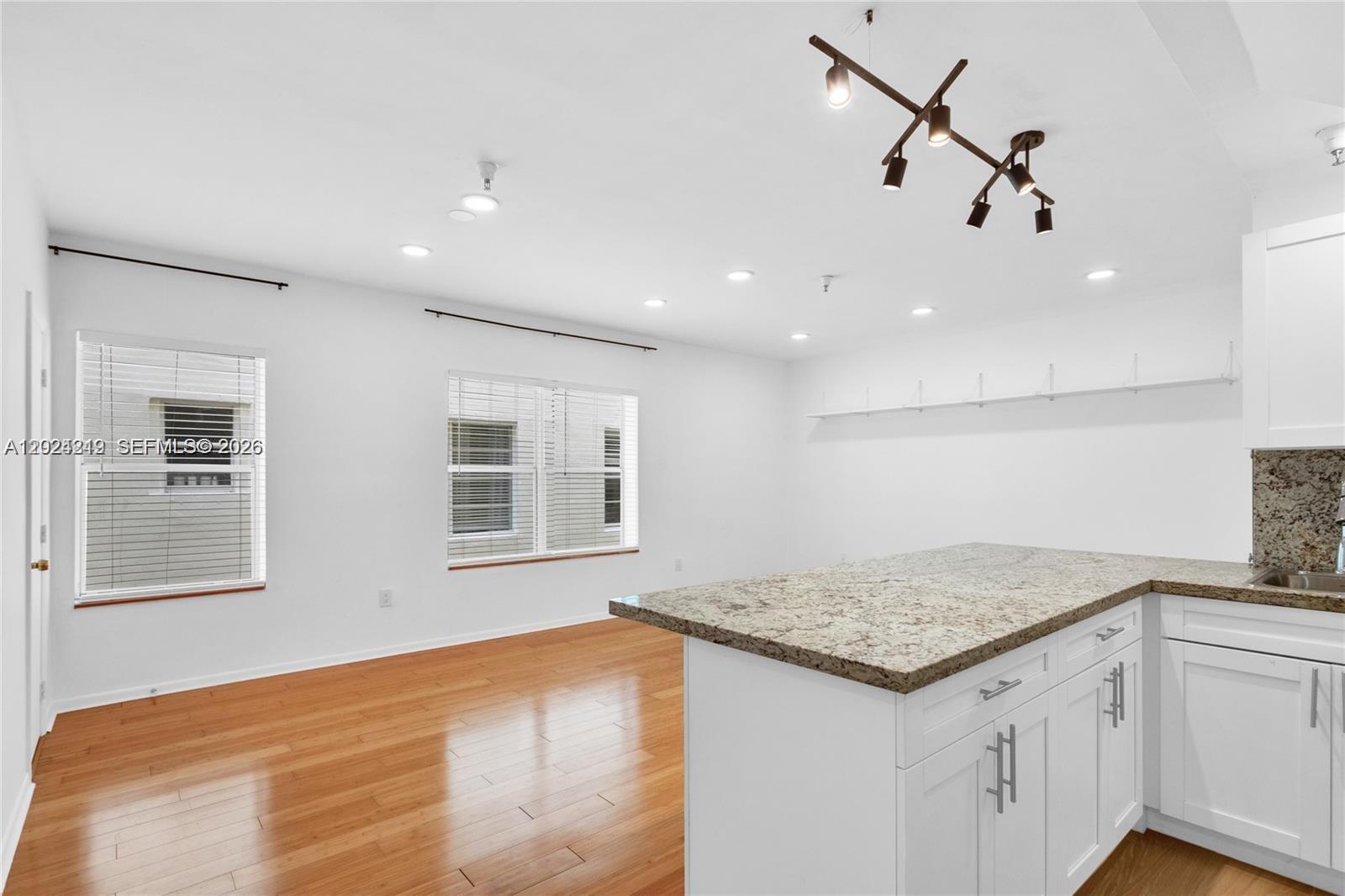 BRISTOL CONDO - Residential