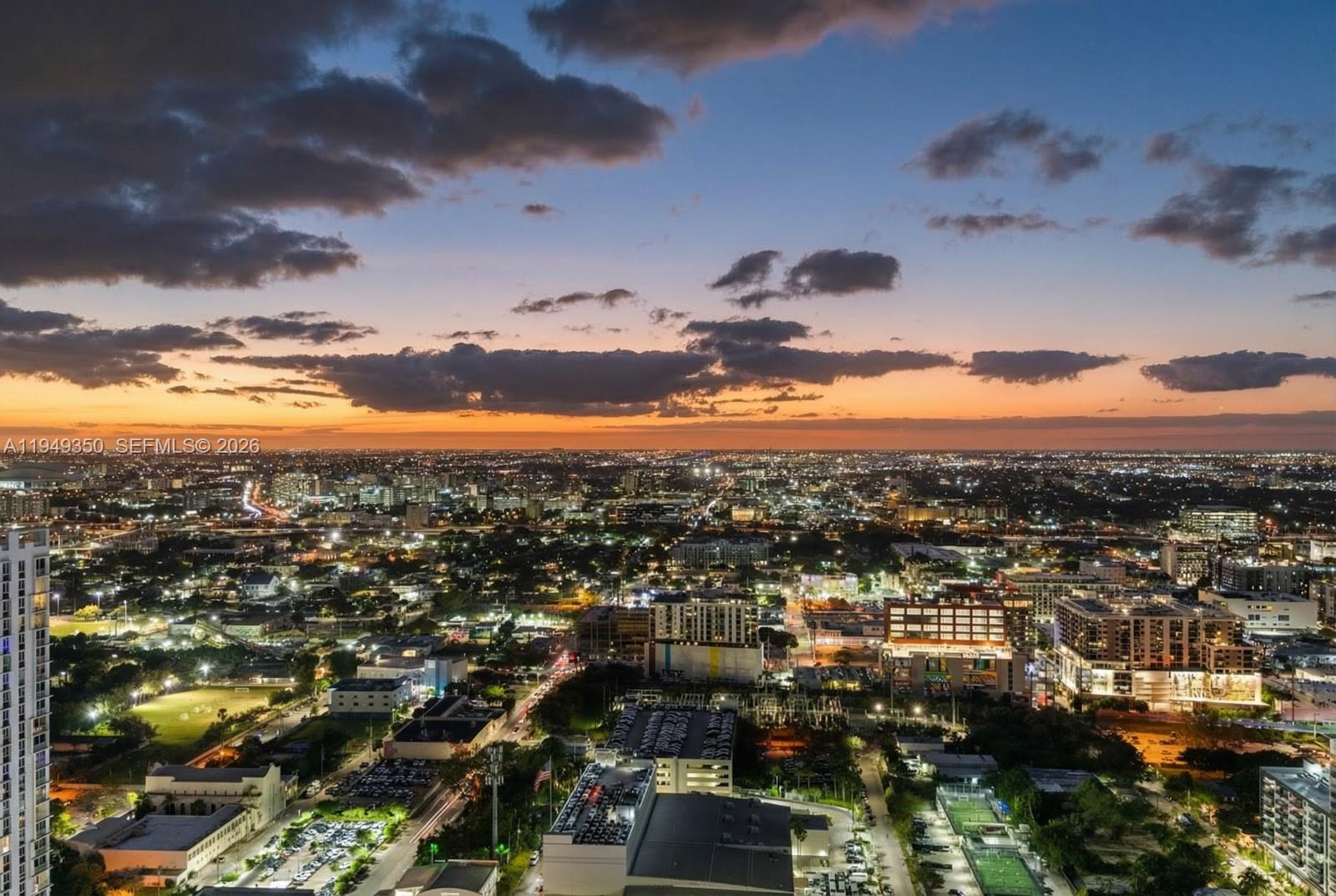 PARAMOUNT BAY CONDO - Residential