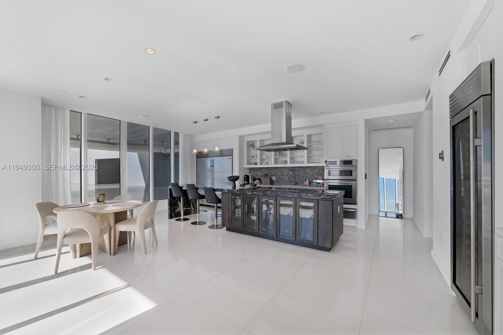 PARAMOUNT BAY CONDO - Residential