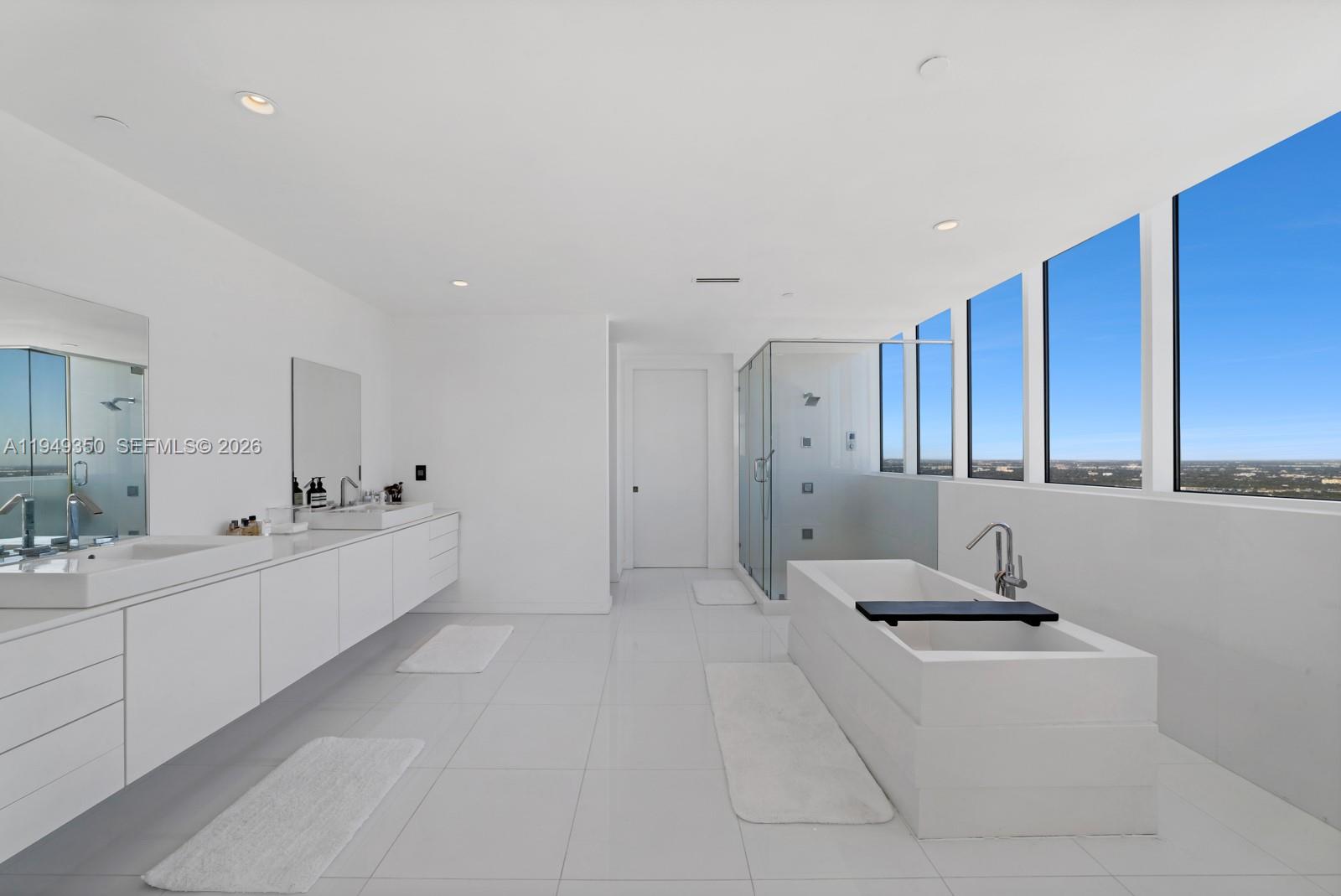 PARAMOUNT BAY CONDO - Residential
