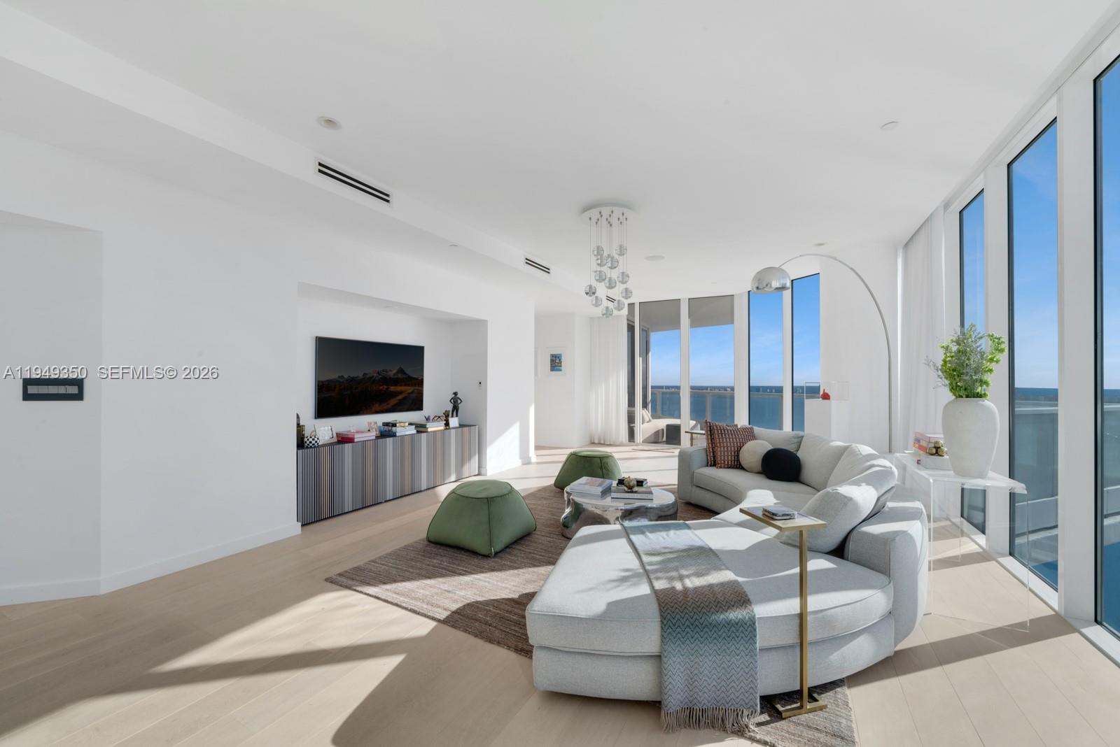 PARAMOUNT BAY CONDO - Residential