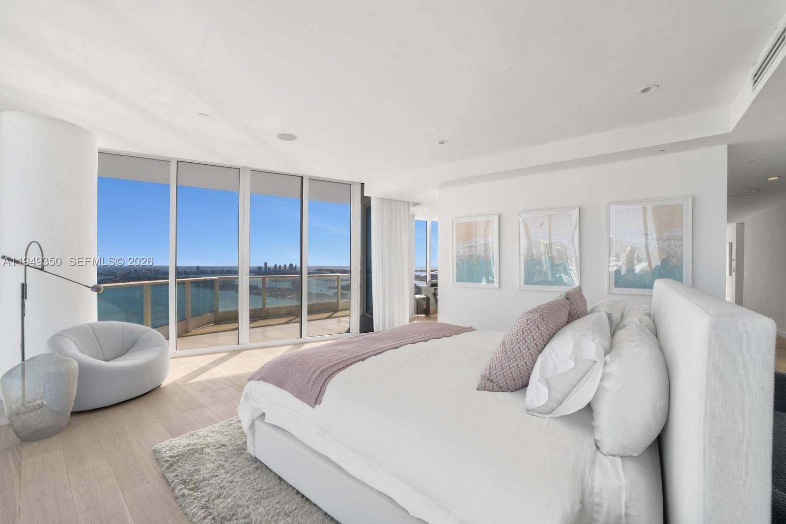 PARAMOUNT BAY CONDO - Residential