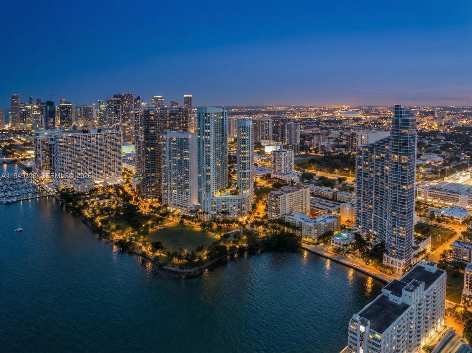 PARAMOUNT BAY CONDO - Residential