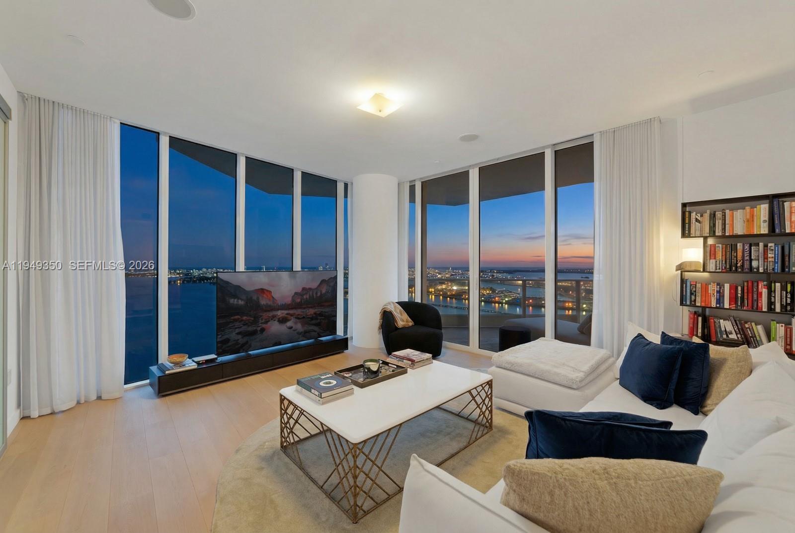 PARAMOUNT BAY CONDO - Residential