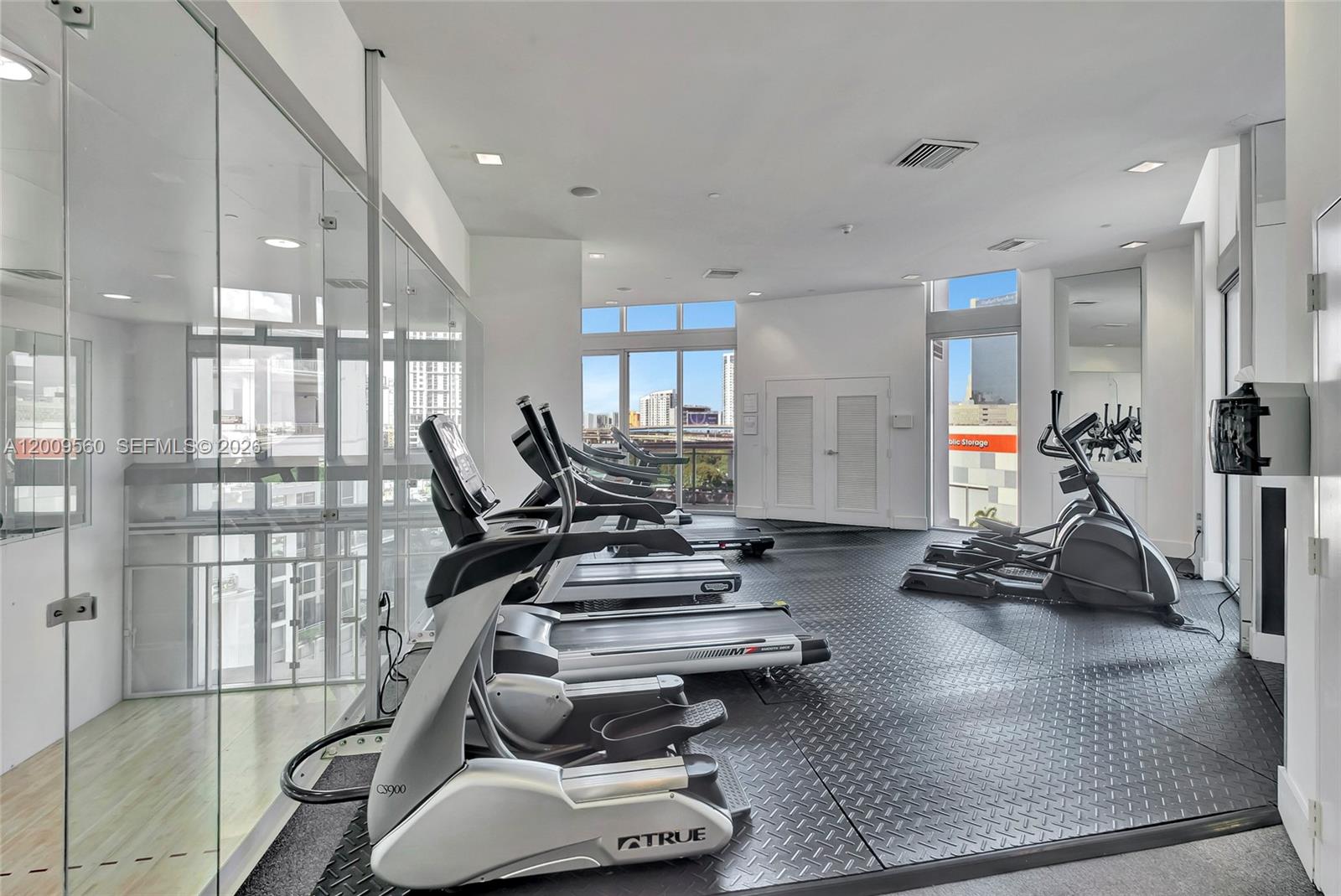 WIND CONDO - Residential