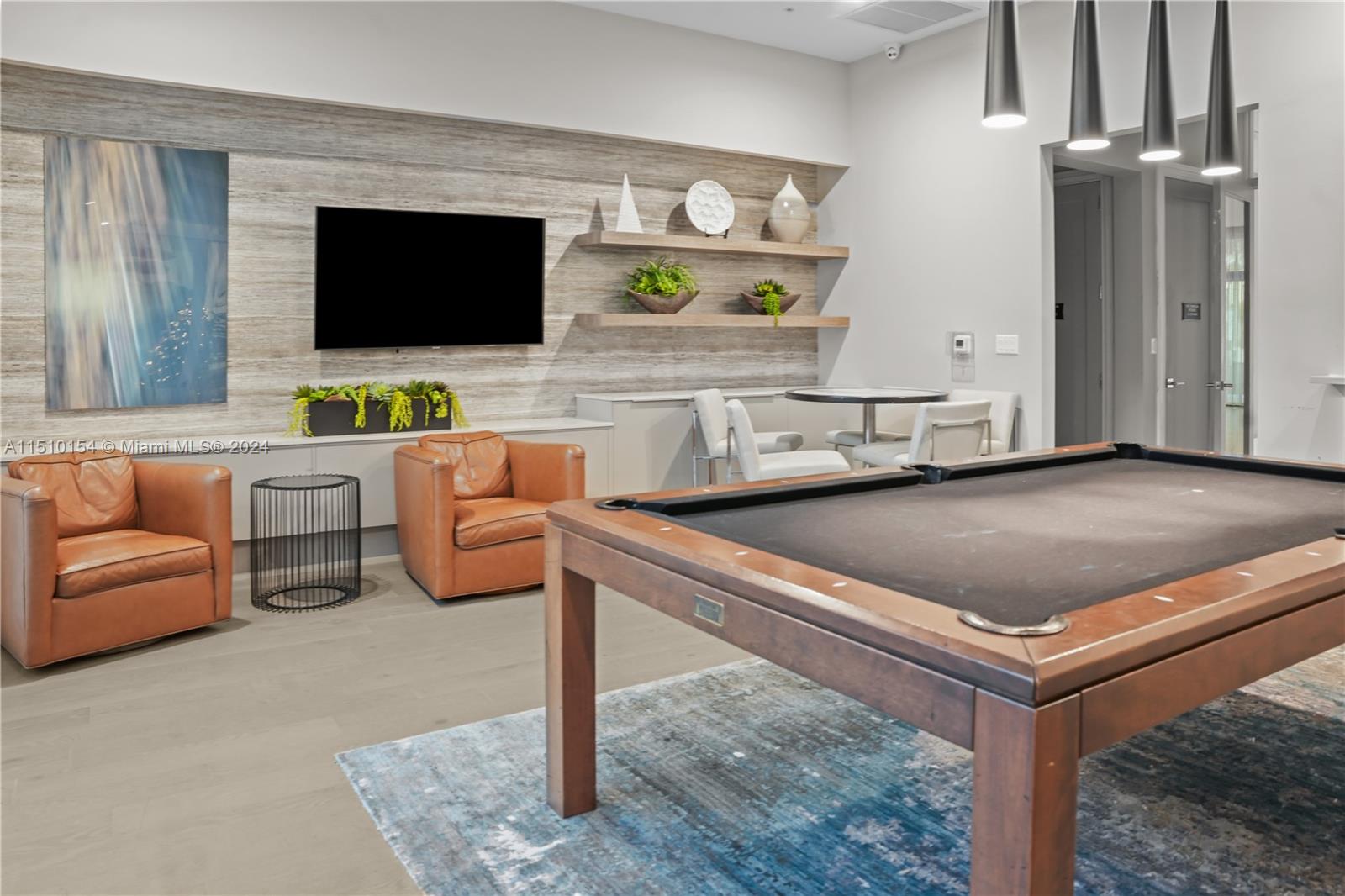DOWNTOWN DORAL SOUTH PHAS - Residential