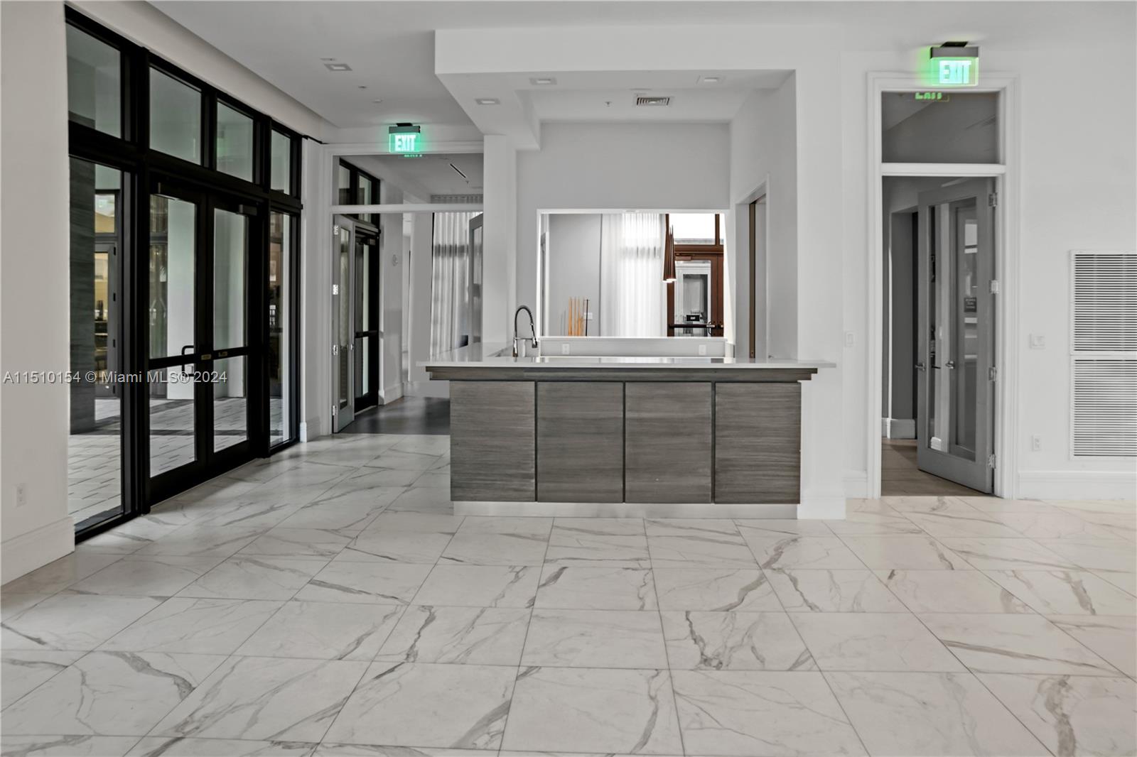 DOWNTOWN DORAL SOUTH PHAS - Residential