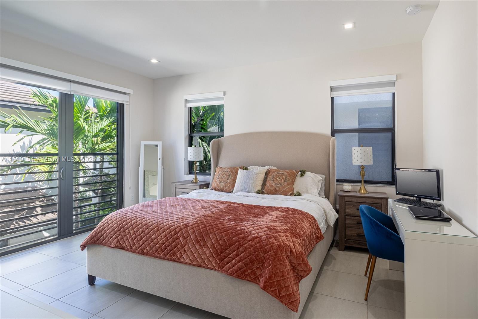 DOWNTOWN DORAL SOUTH PHAS - Residential