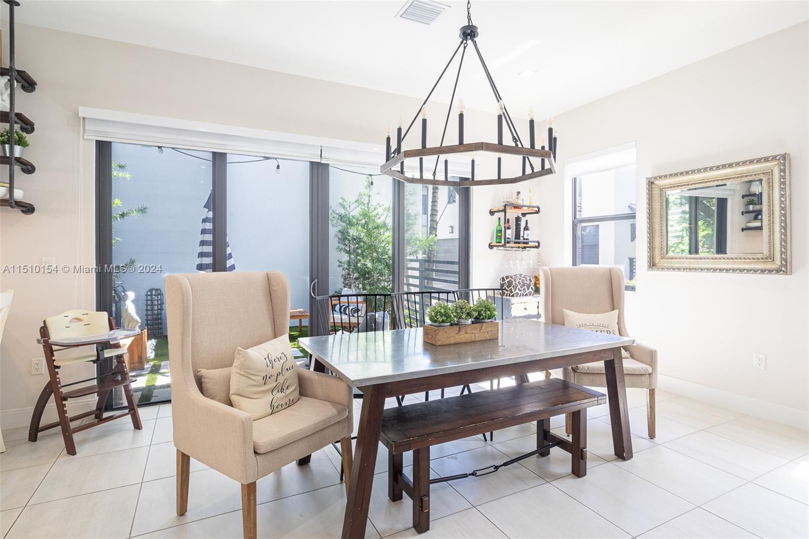 DOWNTOWN DORAL SOUTH PHAS - Residential