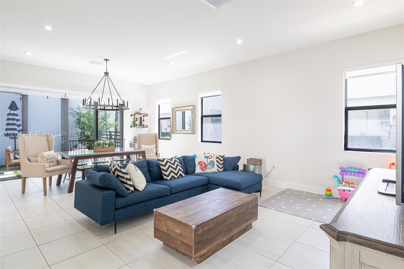 DOWNTOWN DORAL SOUTH PHAS - Residential