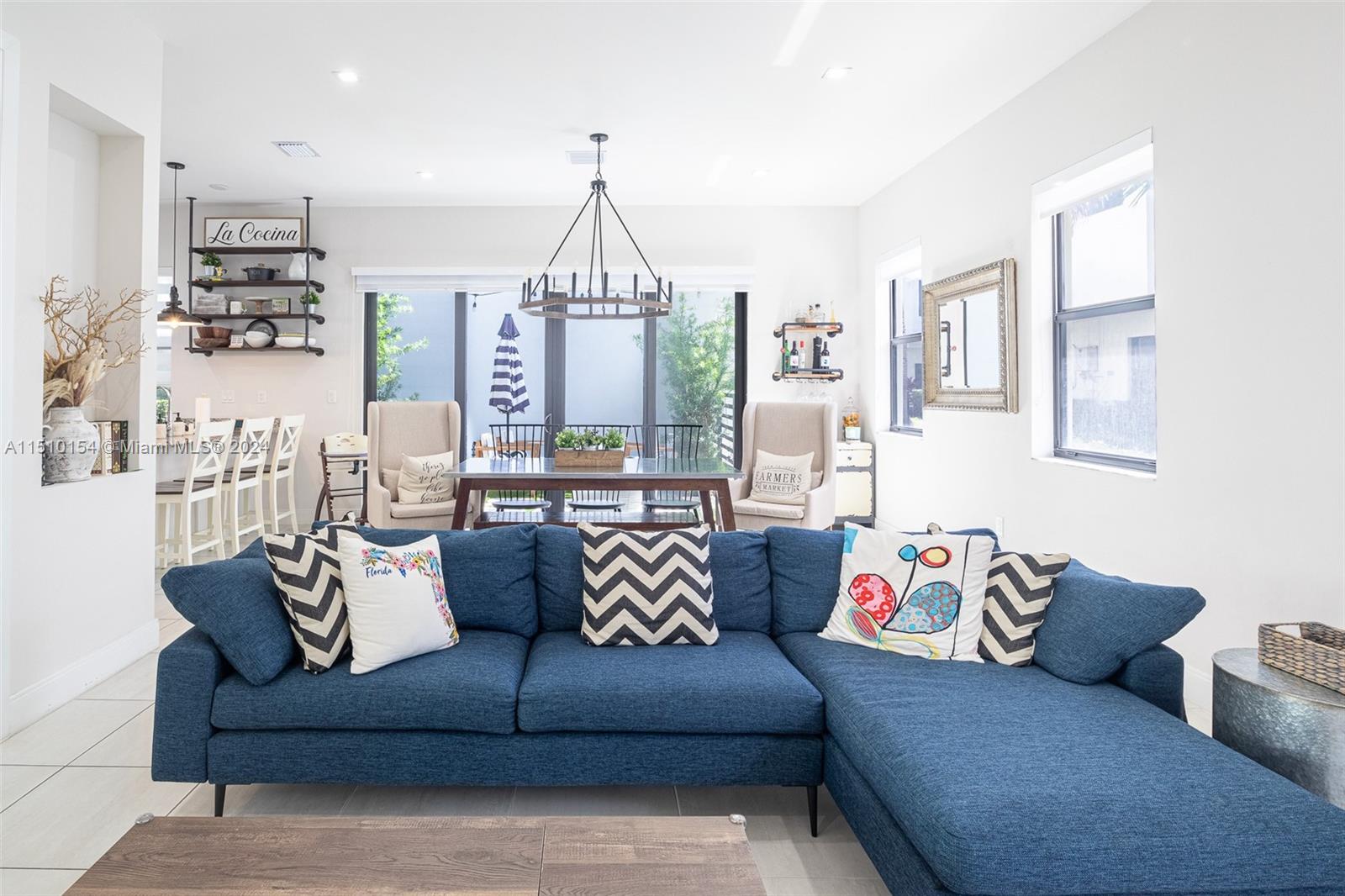 DOWNTOWN DORAL SOUTH PHAS - Residential