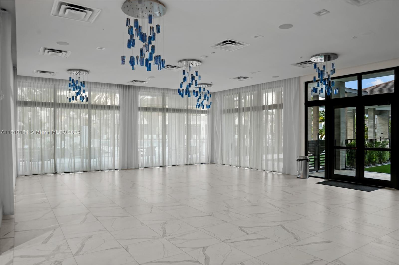DOWNTOWN DORAL SOUTH PHAS - Residential