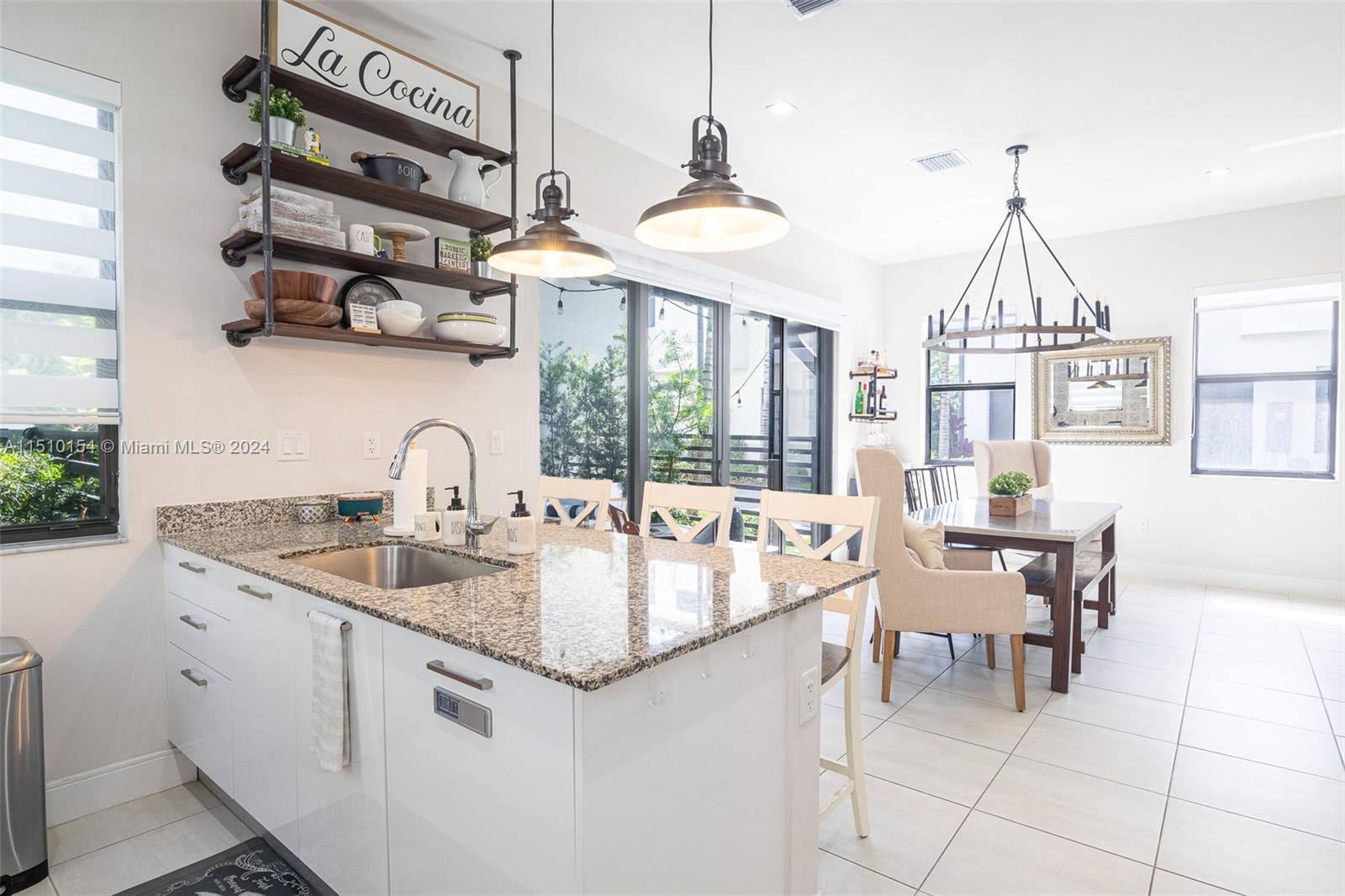 DOWNTOWN DORAL SOUTH PHAS - Residential