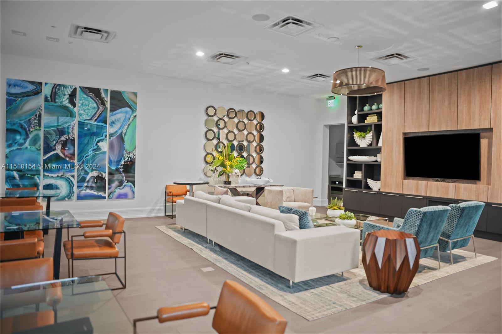 DOWNTOWN DORAL SOUTH PHAS - Residential
