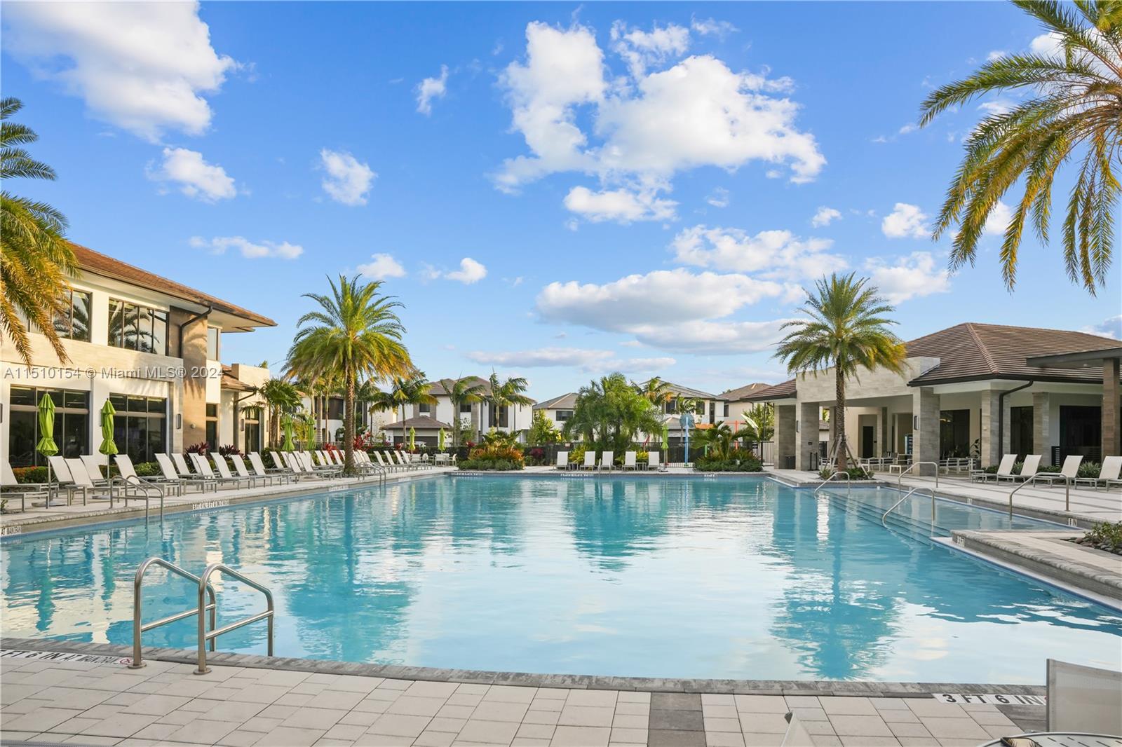 DOWNTOWN DORAL SOUTH PHAS - Residential