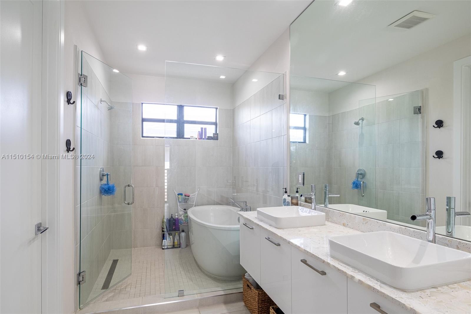 DOWNTOWN DORAL SOUTH PHAS - Residential