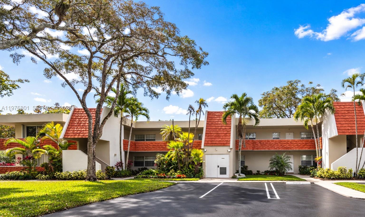 PALM AIRE COUNTRY CLUB - Residential