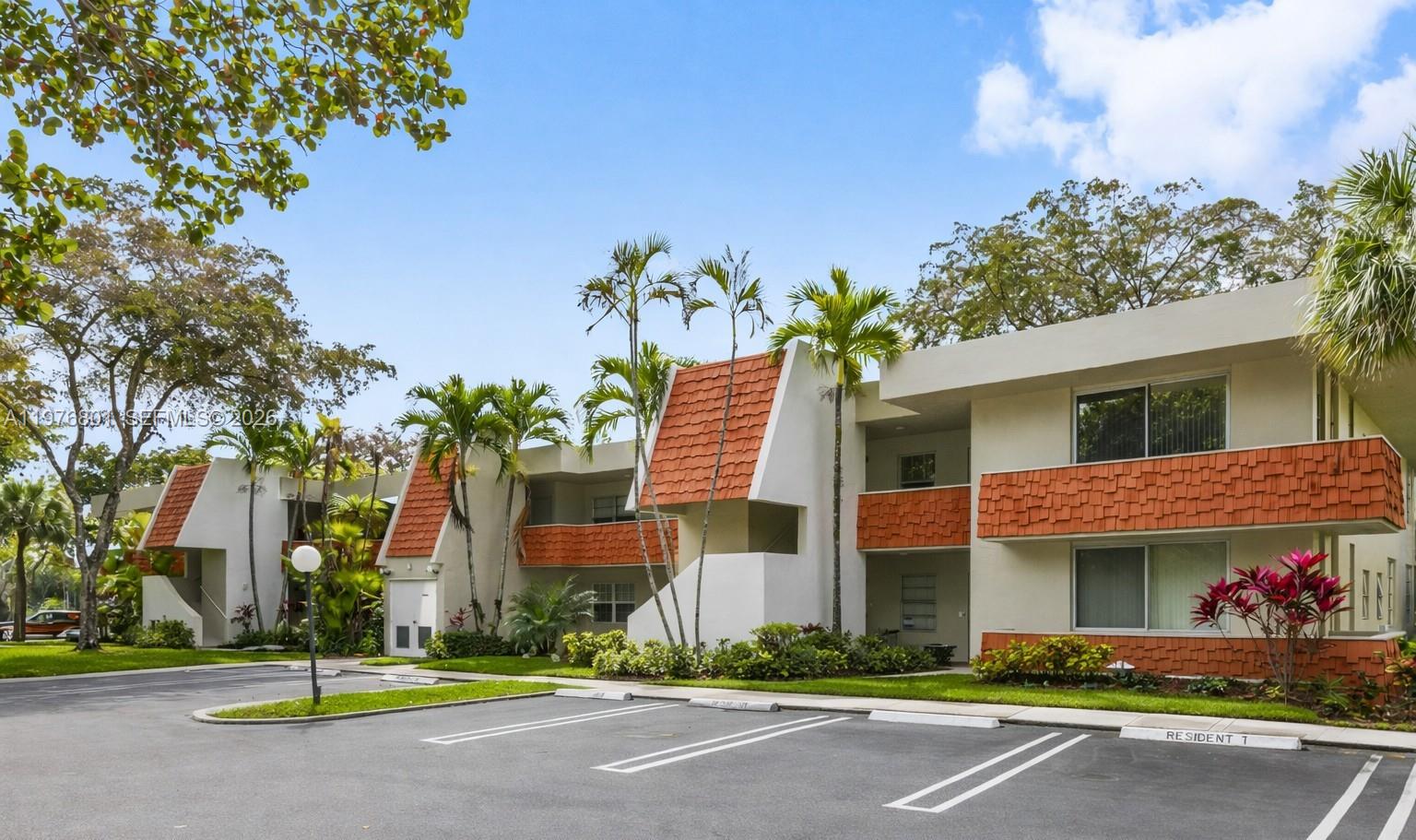PALM AIRE COUNTRY CLUB - Residential