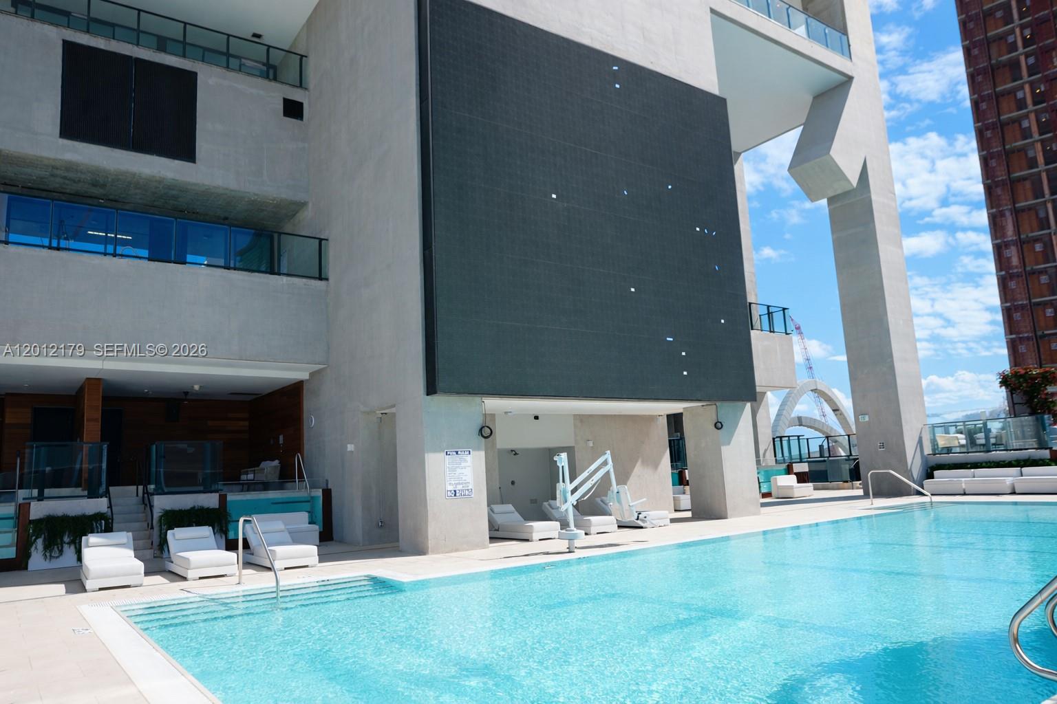 ELLEVEN CONDO - Residential