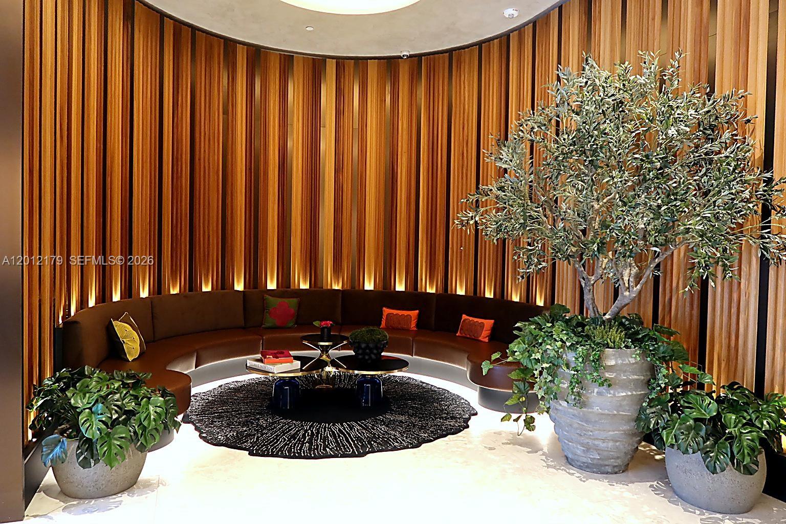 ELLEVEN CONDO - Residential