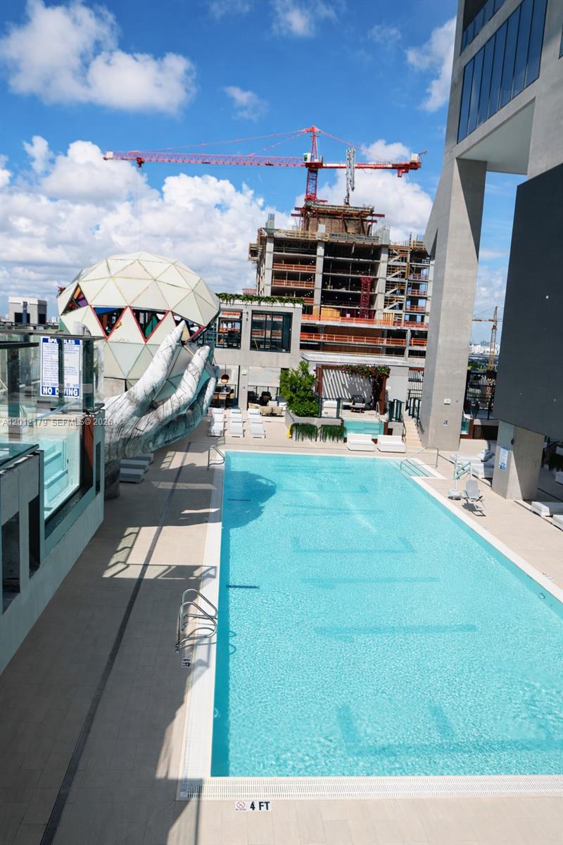 ELLEVEN CONDO - Residential