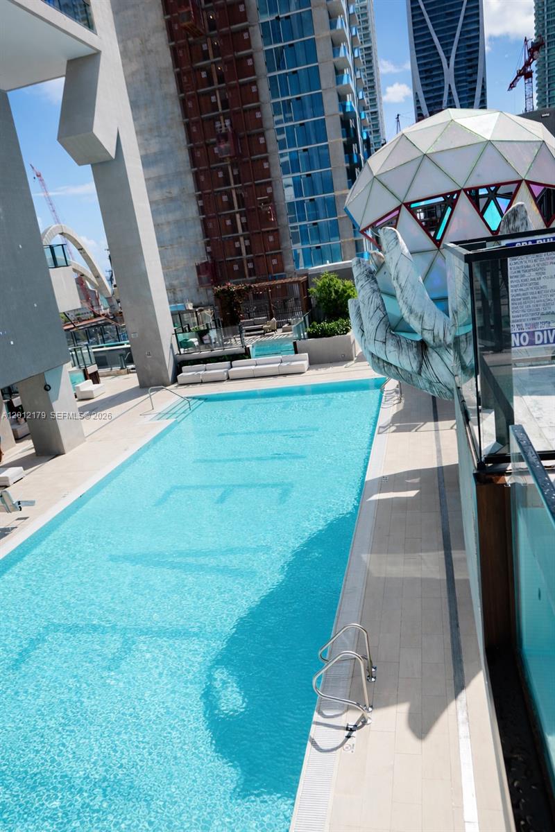 ELLEVEN CONDO - Residential