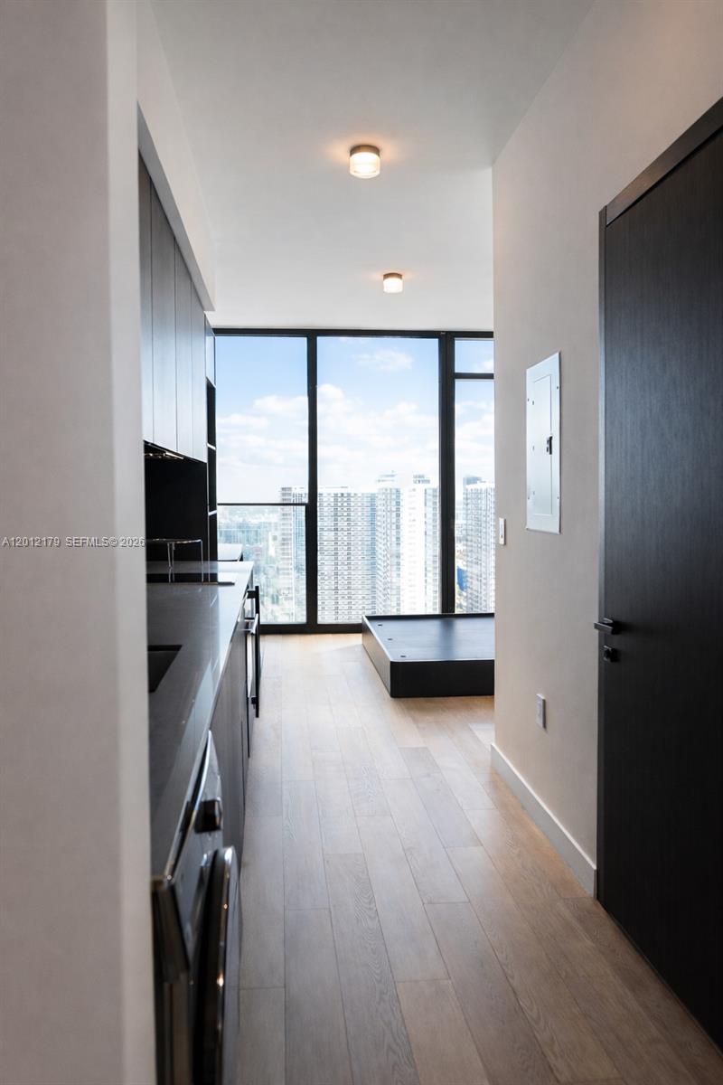 ELLEVEN CONDO - Residential
