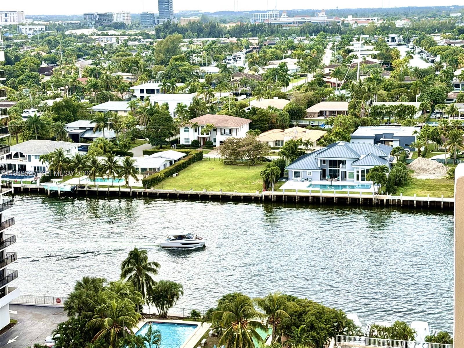Amazing, renovated apartment marble floor wall to wall, European tiles in the bathrooms, nice kitchen.
Wonderful Intracoastal and Ocean view from the living room and balcony.  The building has two swimming pool, tennis court, restaurant, two Gyms. Exclusive Ocean Access for Residences included Beach Services.  The apartment has a lease. Furniture is included. Owner Motivated. The assessment will pay full.