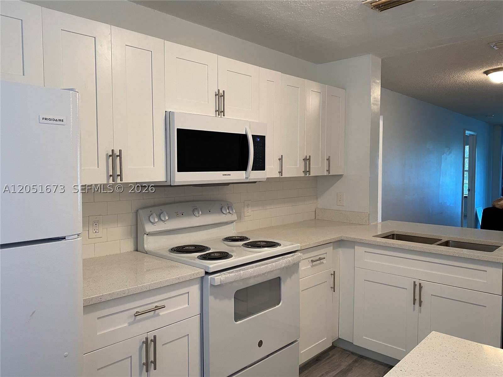 LAKE POINTE CONDOMINIUM N - Residential Lease